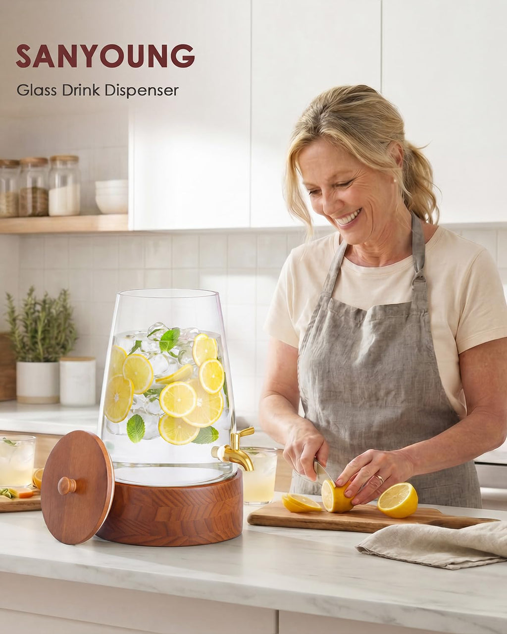 2 Gallon Glass Drink Dispenser with Spigot S25444